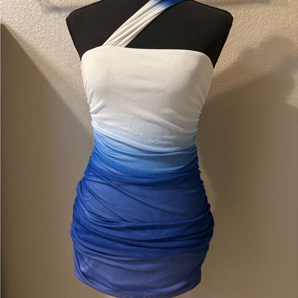 Gradient Color One Shoulder Bodycon Dress - Picture 4 of 9